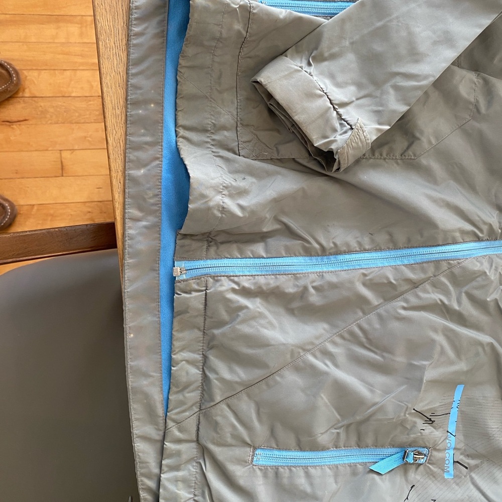 Volcom Gray Windbreaker Jacket with Blue Accents - Picture 3 of 6